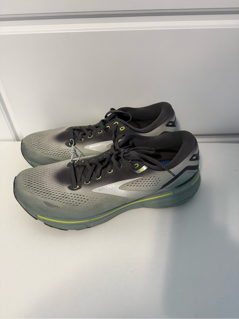 Brooks‎ Gray and Lime Men's Running Shoes